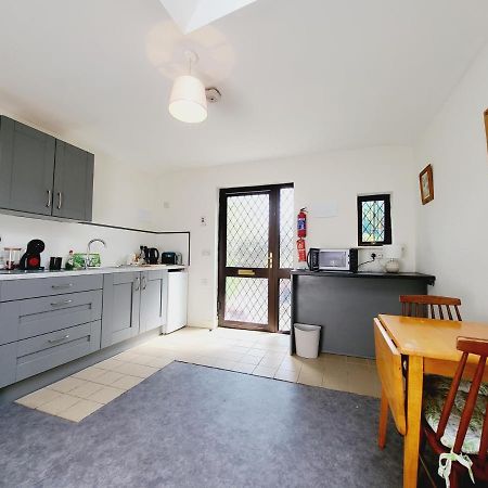 Oak Cottage 3 Km From Rock Of Cashel 캐셜 외부 사진